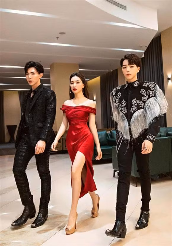 Gia dinh Hoa dam but gay hoang mang boi giong nhau bat ngo