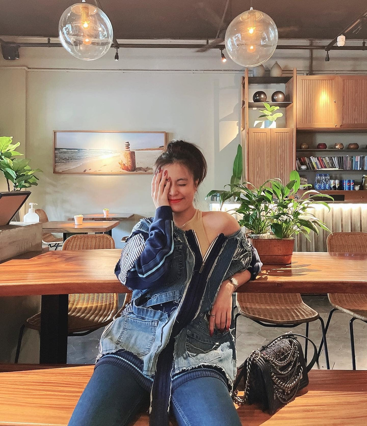 Hoàng Thuỳ Linh đăng ảnh bình yên ngày cuối tuần.