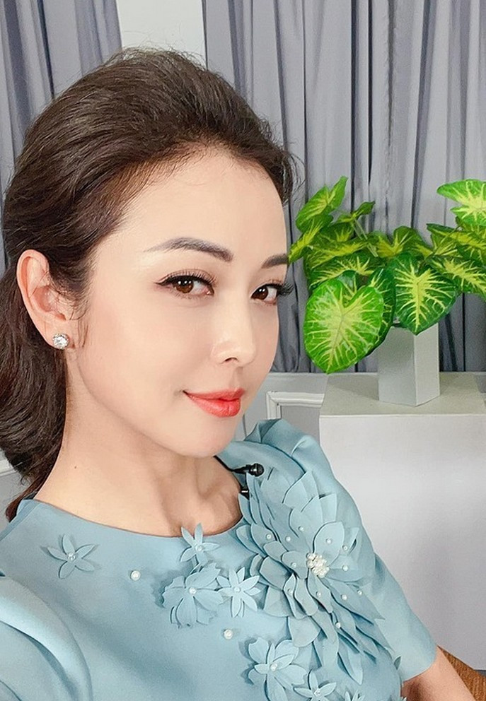 Jennifer Phạm quan niệm vẻ đẹp rạng ngời của một người phụ nữ phải được nhìn thấy từ chính đôi mắt của cô ấy.