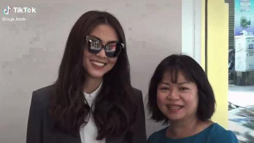 Cô thể hiện thần thái không góc chết dù bị quay lén.