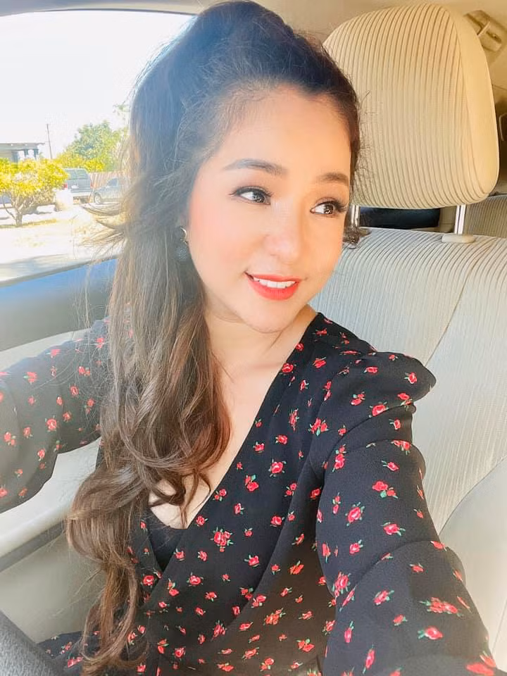 Trong một bài phỏng vấn với VietNamNet, Thúy Nga đã tiết lộ những áp lực khi sống tại Mỹ: "Tôi luôn trong tình trạng quay cuồng với công việc nhưng tôi không bao giờ cố gắng phô ra hay than vãn để mọi người nhìn vào cảm giác thương hại hoàn cảnh của mình. Tôi muốn nỗ lực 200% sức lực để Nguyệt Cát được hạnh phúc và không thiếu thốn bất cứ điều gì, kể cả tình thương hay vật chất".