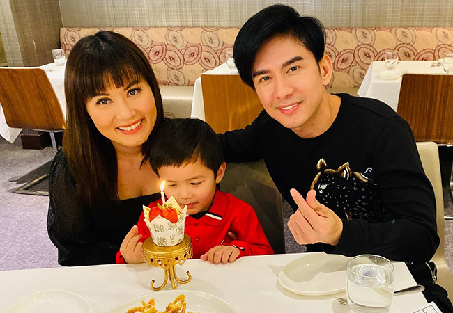 Sao Việt hôm nay 21/4: Đan Trường cùng bà xã Thủy Tiên kỷ niệm 8 năm bên nhau. Nam ca sĩ tự hào gọi cậu con trai là món tài sản quý nhất mà anh và vợ đã tích góp được.