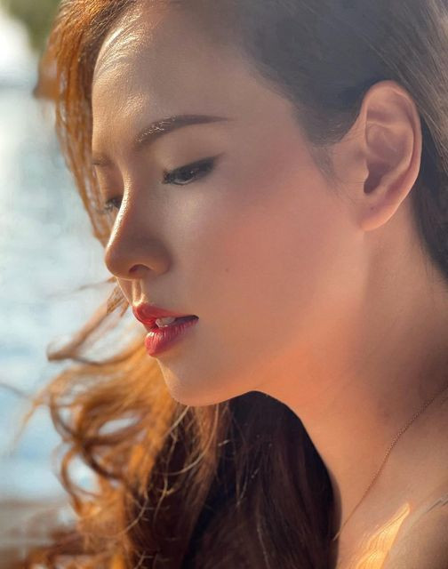 Đan Lê với góc nghiêng thần thánh khoe vẻ đẹp không 'góc chết'.