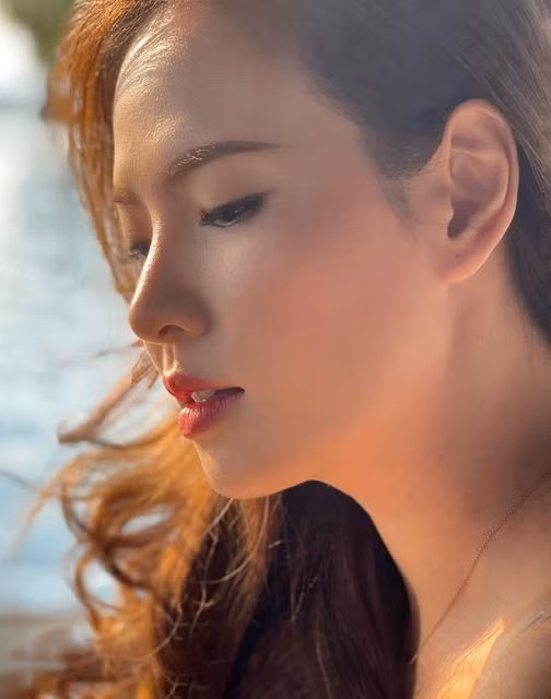 Đan Lê với góc nghiêng thần thánh khoe vẻ đẹp không 'góc chết'.