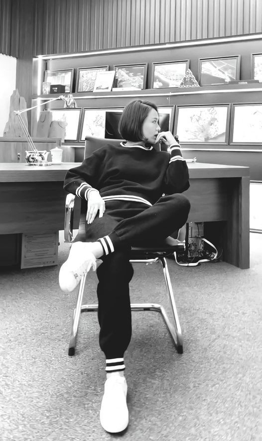 Vẻ ngoài rất thể thao không yếu đuối nhu mì như trên phim của Hồng Diễm.