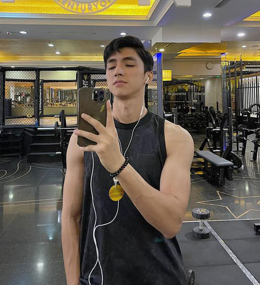 Diễn viên Bình An chăm tập luyện thể thao.