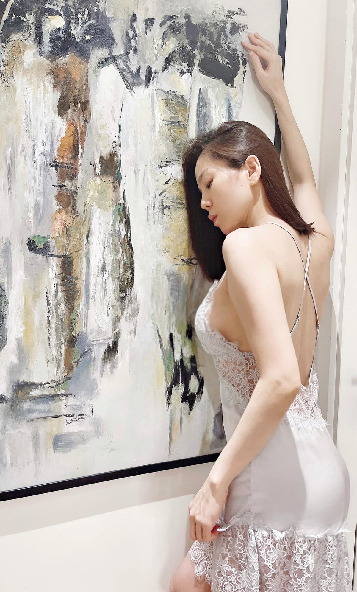 Thân hình mảnh mai của Lệ Quyên.