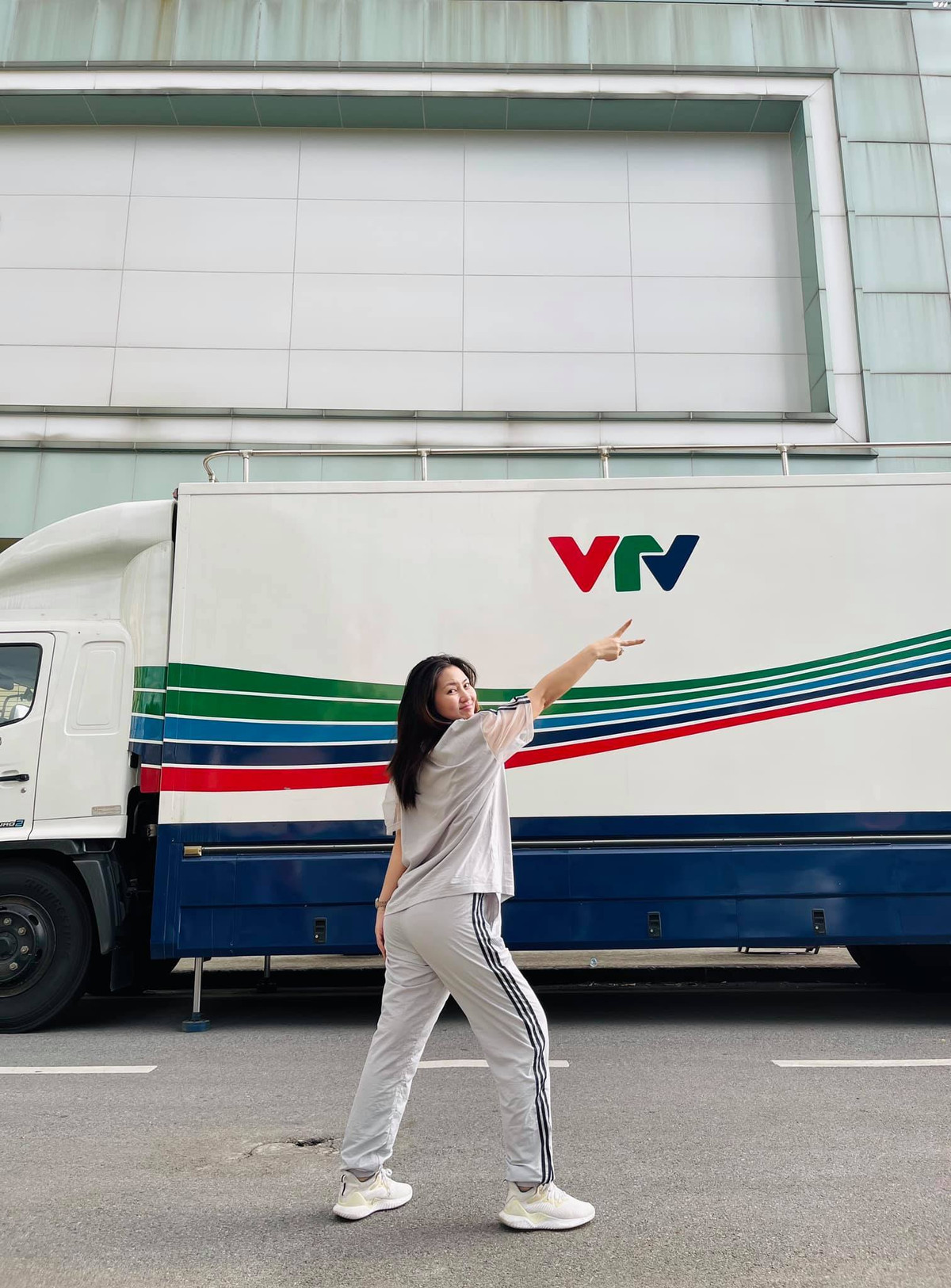 Ngọc Lan mừng sinh nhật VTV bằng ảnh dáng "độc".