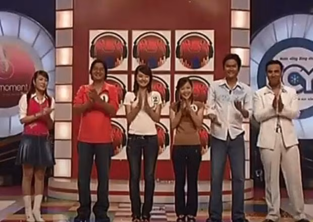 Mới đây, một clip ngắn Minh Hằng tham gia gameshow đình đám từ tận 15 năm trước bất ngờ bị "đào" lại. Cũng nhờ thế dân tình mới được dịp "soi" visual mộc mạc của "pé Heo" thuở nào.