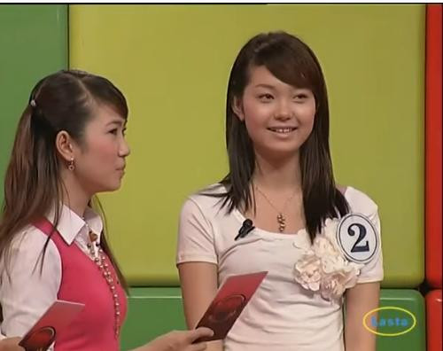 So với một Minh Hằm cằm nhọn hoắt, da trắng bóc cùng hàm răng đều tăm tắp như hiện tại, nhiều người suýt không nhận ra "bé Heo" của năm nào.