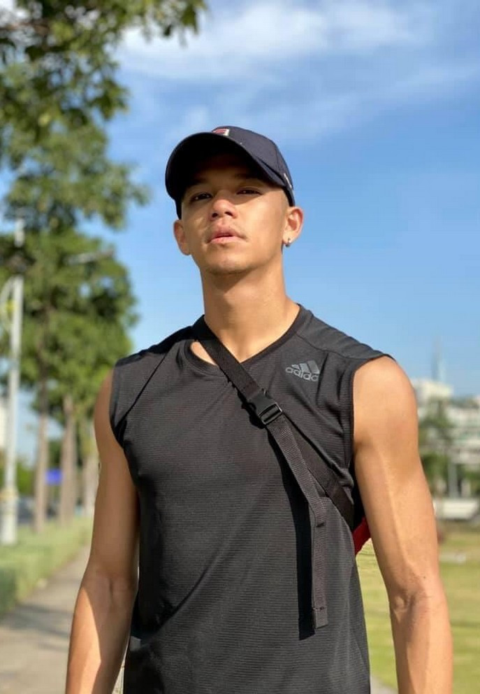 Trọng Hiếu khoe thân hình rắn rỏi sau những ngày miệt mài trong phòng gym.