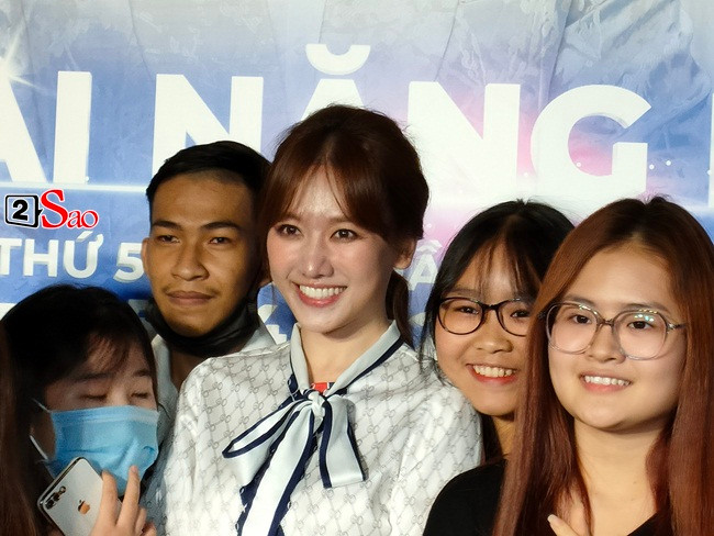 ói về độ trẻ trung, ca sĩ Hari Won thậm chí còn lấn lướt Trấn Thành, dù cô hơn chồng 2 tuổi.