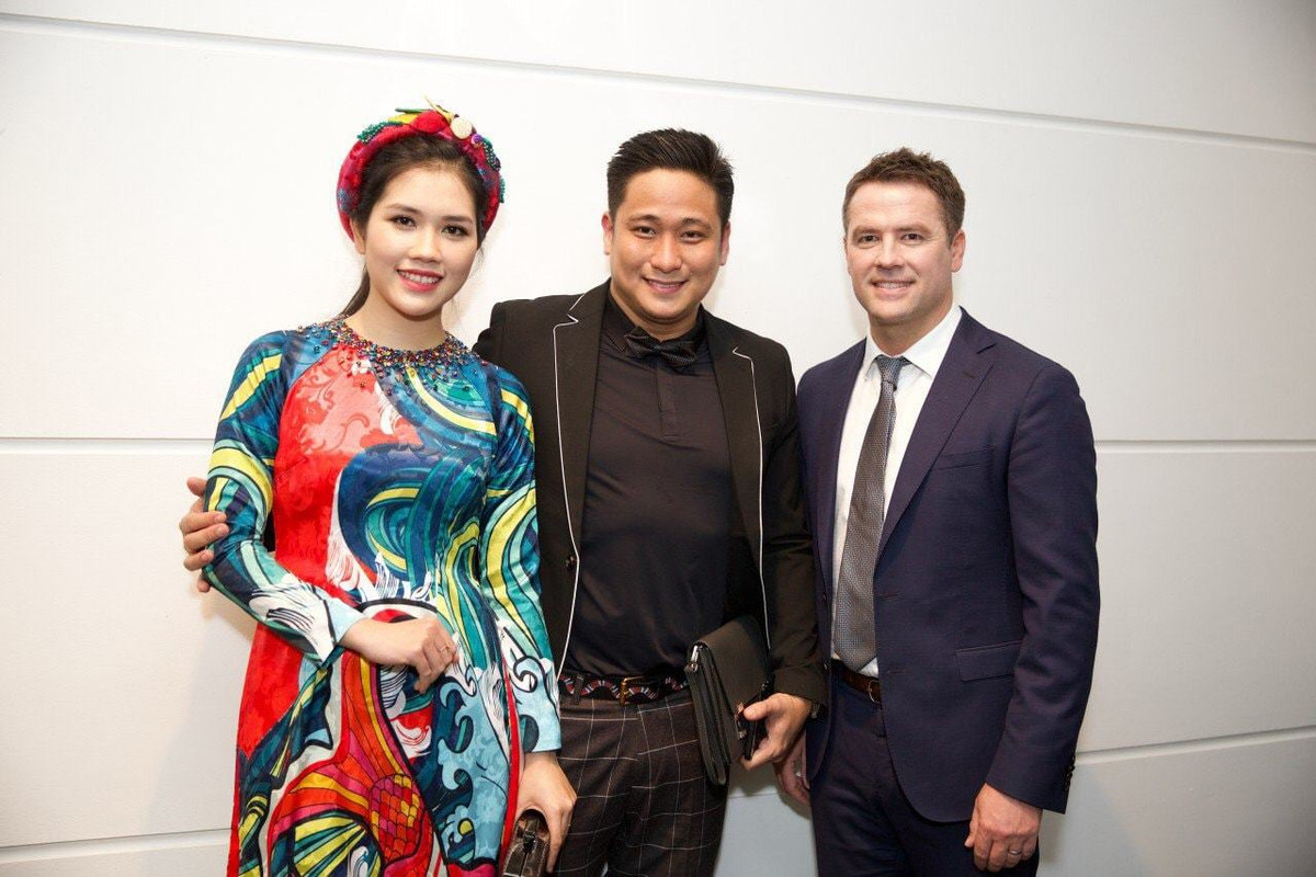 Minh Tiệp ôn lại kỷ niệm gặp gỡ tiền đạo Michael Owen.