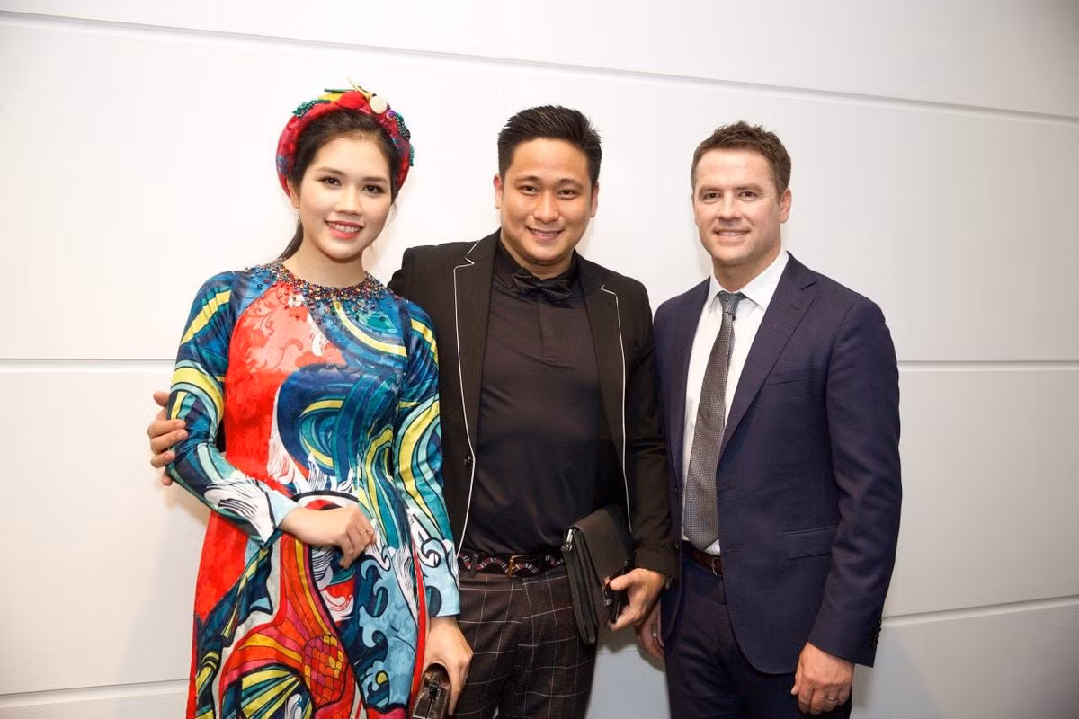 Minh Tiệp ôn lại kỷ niệm gặp gỡ tiền đạo Michael Owen.