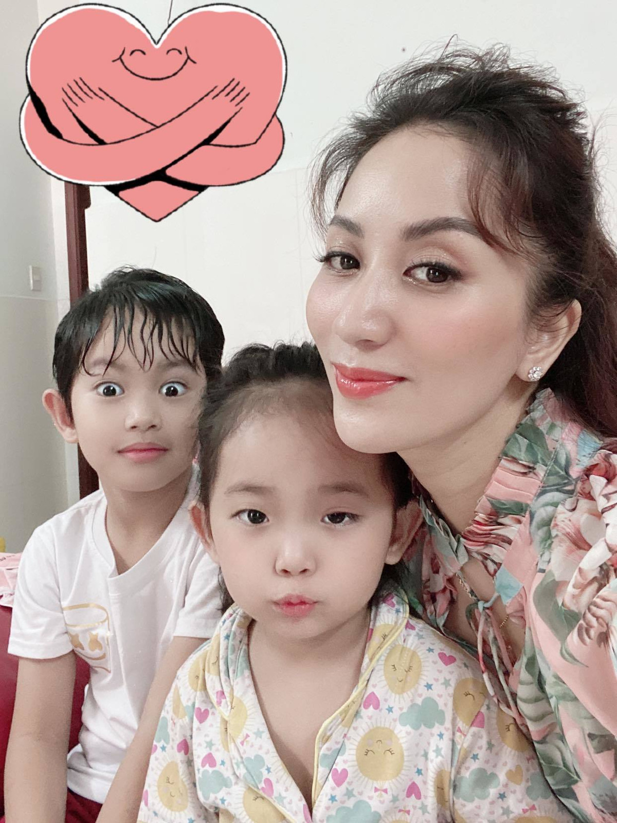 Khánh Thi quan niệm: "Giá trị của hạnh phúc không phải nằm ở việc ai đã làm cho bạn cảm thấy hạnh phúc. Mà là việc bạn đã tạo ra hạnh phúc chân thành cho mình và mọi người hay chưa".