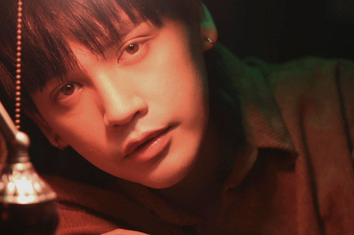 Nguyễn Trần Trung Quân chụp cận mặt. 