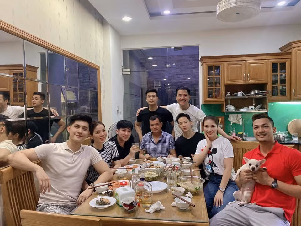 Sao Việt Lệ Quyên dành cuối tuần bên tình trẻ Lâm Bảo Châu.