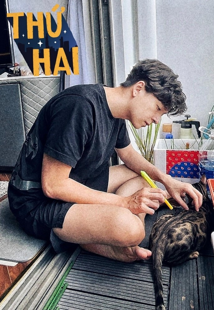 "Có chàng trai viết lên mèo", Ngô Kiến Huy hài hước chú thích cho tấm ảnh bên thú cưng.