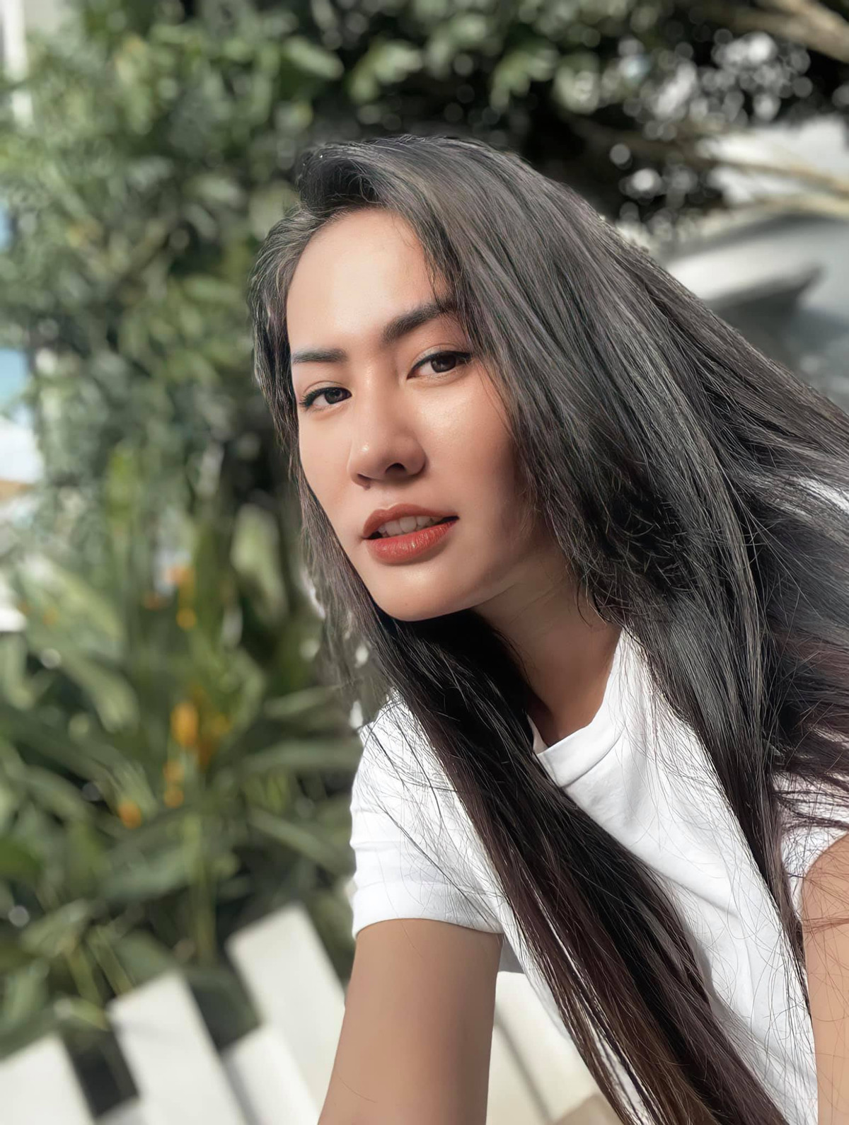 Minh Cúc sinh năm 1986 tại Hà Nội, là diễn viên thuộc đoàn Kịch I, Nhà hát Tuổi Trẻ. Gần đây, Minh Cúc đang được chú ý với vai giúp việc Sâm hoạt bát, nhanh nhẹn trong phim Hương vị tình thân. Trước đó, nữ diễn viên từng để lại ấn tượng với vai Xinh trong phim Về nhà đi con.