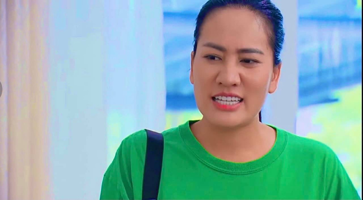 Trong Hương vị tình thân, tạo hình của Minh Cúc khá màu mè và sặc sỡ. Cô thường xuyên xuất hiện với những bộ trang phục có gam màu sáng, làm nổi bật ngoại hình của một cô giúp việc và thể hiện nét tươi vui trong tính cách.