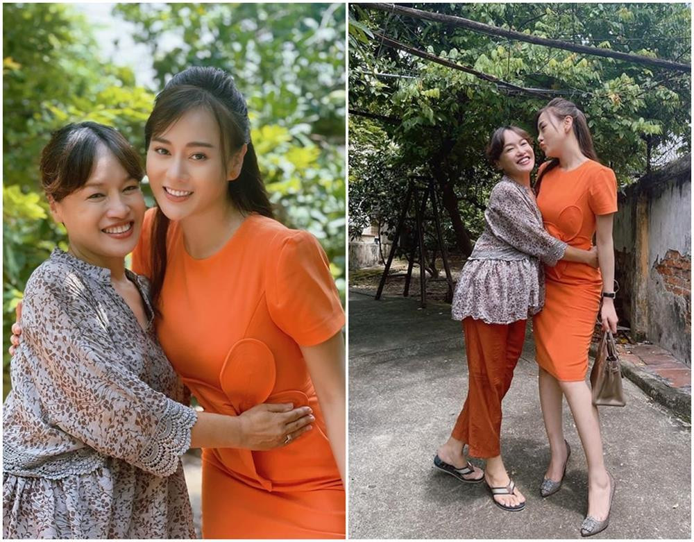 Rõ ràng so với một Nam "gile" mua đồ theo lố của ngày trước, Nam sau khi làm dâu nhà giàu đã trở nên xinh đẹp, thời thượng hơn. Tuy nhiên, không gì qua được con mắt tinh tường của cư dân mạng. Nam sau vài tập "lột xác" gần đây bất ngờ bị soi trang phục toàn hàng hiệu "pha ke".