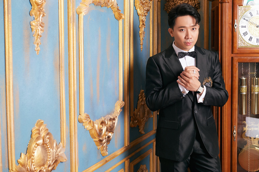 Trấn Thành trung thành với phong cách bảnh bao và lịch lãm.