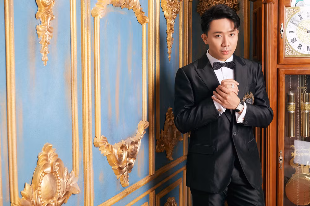 Trấn Thành trung thành với phong cách bảnh bao và lịch lãm.