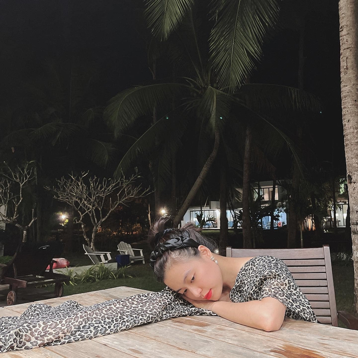 Hoàng Thuỳ Linh đăng ảnh đi nghỉ dưỡng.