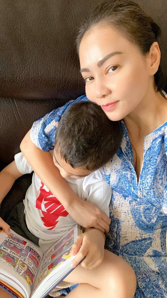 5 tuoi, con trai Thu Minh da biet doc truyen, lam toan thanh thao-Hinh-5