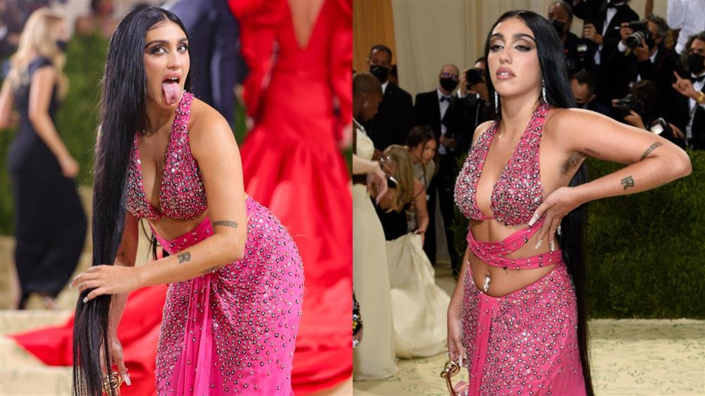 Cô tự tin khoe cá tính trước ống kính máy quay. Bộ váy hồng đậm đính đá lấp lánh cũng không thể nào thu hút sự chú ý bằng phần dưới cánh tay rậm rạp như rừng rậm amazon của chân dài này.