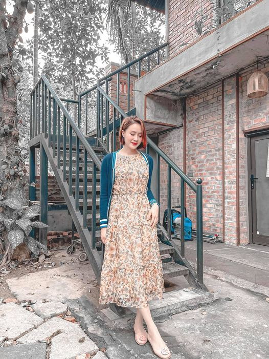 Diễn viên Hồng Diễm diện trang phục 'bánh bèo'.