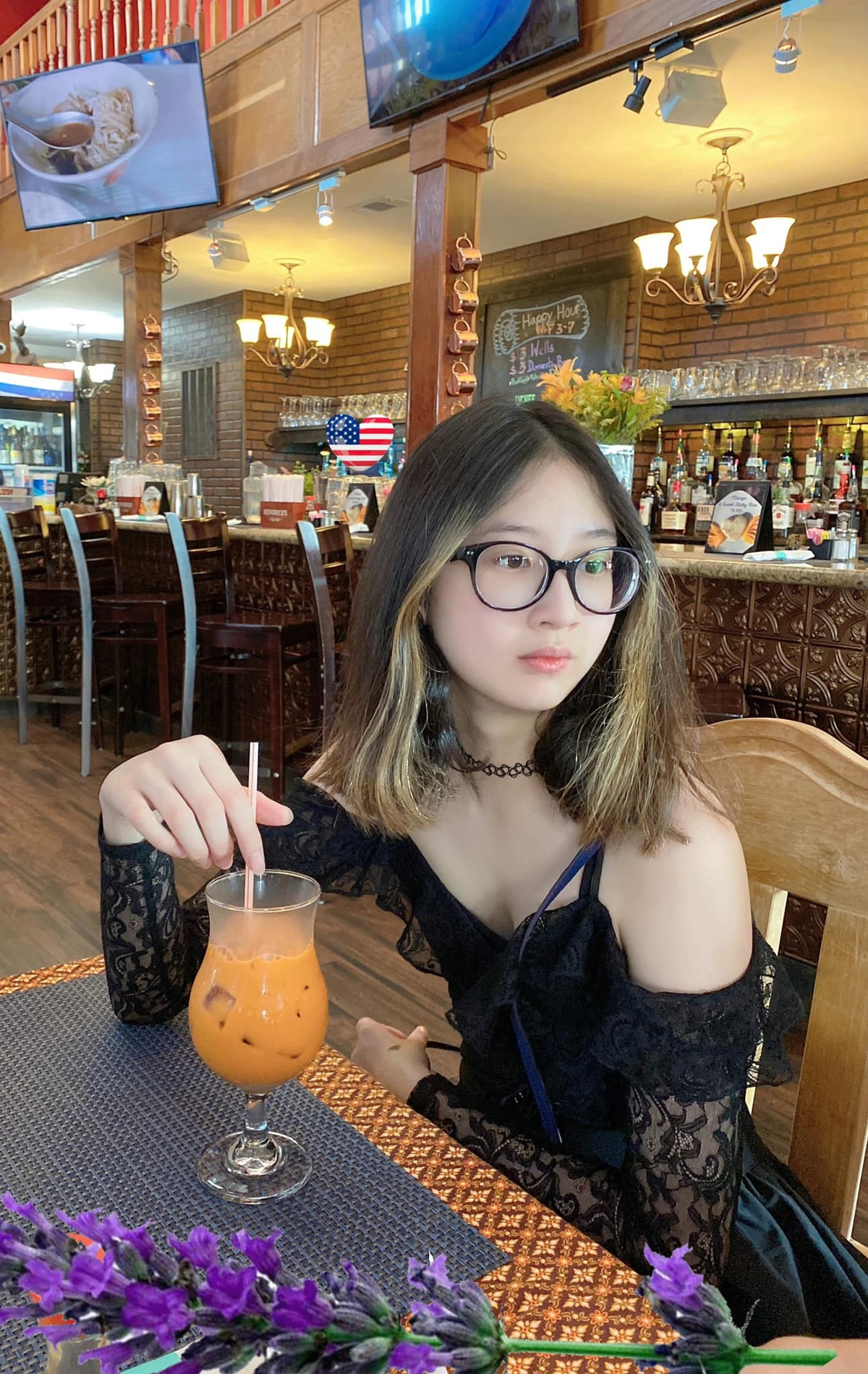 Ngoài những lúc đi diễn, Minh Thư dành hết thời gian bên Bảo Ngọc. Nữ diễn viên và con gái cũng thường cùng nhau đi du lịch.