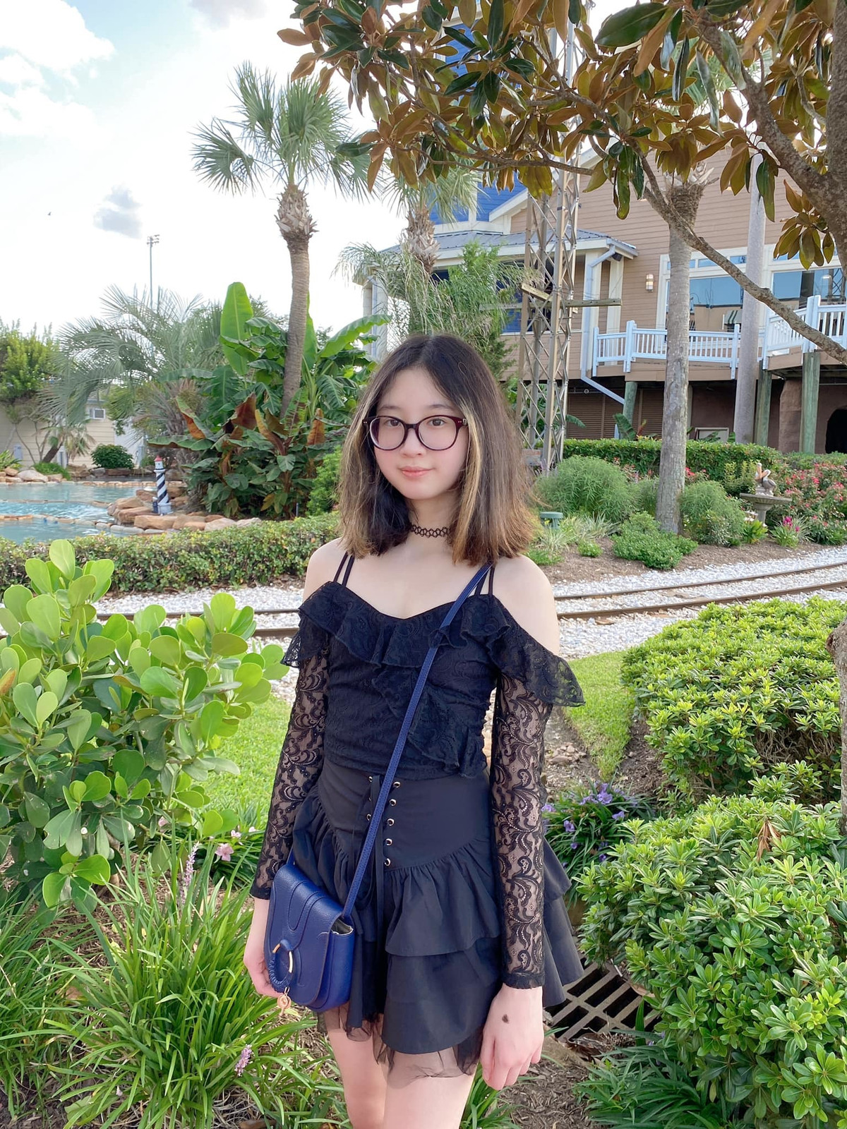 Trong một bài chia sẻ với VietNamNet, nữ diễn viên "Gái nhảy" cho biết, con gái có nhiều năng khiếu ca hát và nghệ thuật giống mẹ: "Hiện Bảo Ngọc đang học hát và piano. Tôi cũng tạo điều kiện cho con phát triển khả năng của mình. Cháu học rất giỏi và thường xuyên được cô giáo khen".