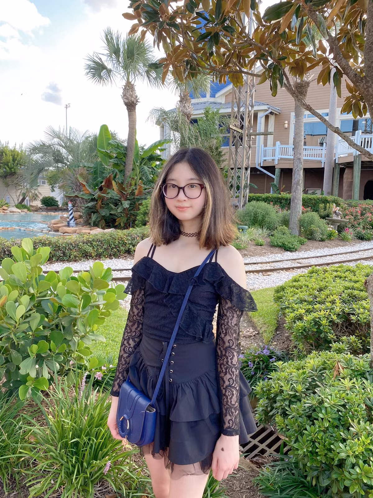 Trong một bài chia sẻ với VietNamNet, nữ diễn viên "Gái nhảy" cho biết, con gái có nhiều năng khiếu ca hát và nghệ thuật giống mẹ: "Hiện Bảo Ngọc đang học hát và piano. Tôi cũng tạo điều kiện cho con phát triển khả năng của mình. Cháu học rất giỏi và thường xuyên được cô giáo khen".