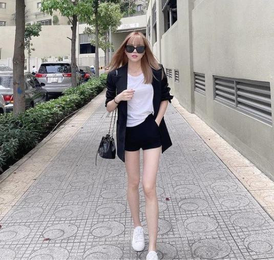 Trước đó khi vướng tin đồn chia tay Sơn Tùng M-TP, Thiều Bảo Trâm cũng gầy rõ rệt. Đôi chân tong teo của cô khiến người hâm mộ lo lắng.