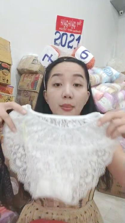 Vợ Lê Dương Bảo Lâm livestream "chốt đơn" ầm ầm dù bị cấm bán hàng - Hình 6 Vo Le Duong Bao Lam livestream