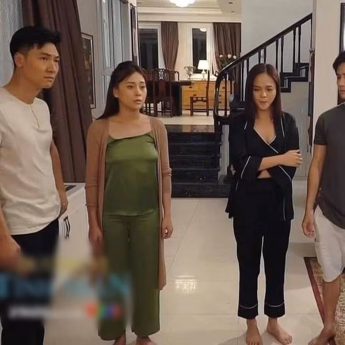 Trong một phân cảnh của tập 34, Nam khiến khán giả "sửng sốt" khi diện một bộ đồ ngủ kém duyên xuất hiện ở phòng khách. Cô nàng mặc dạng quần áo có chất liệu phi bóng xanh kèm với áo khoác cardigan nâu. Cách phối đồ này khiến Phương Oanh trông rất luộm thuộm, thậm chí là kiểu dáng còn khiến người xem "đỏ mặt".