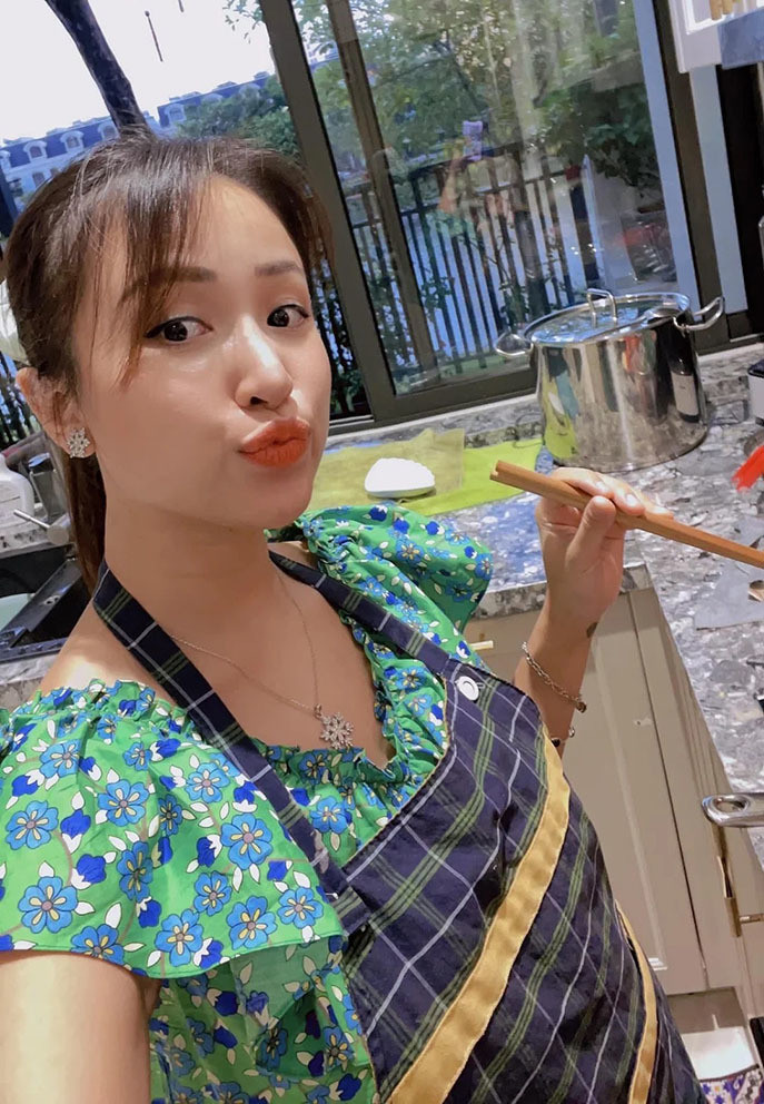 MC Vân Hugo khoe tài nội trợ trong những ngày rảnh rỗi.