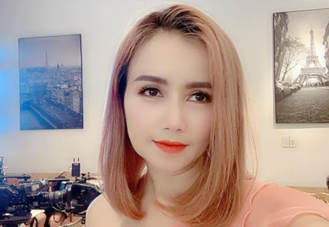 Diễn viên Hoàng Yến đăng ảnh selfie nhưng bị nhận xét lạm dụng hiệu ứng chỉnh ảnh.