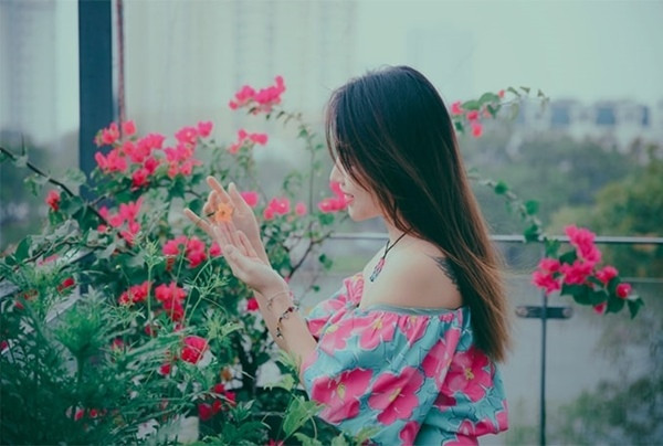 Vân Hugo tên thật là Nguyễn Thanh Vân, sinh năm 1985. Cô lần đầu xuất hiện trong phim Nhật ký Vàng Anh. Cô được biết đến rộng rãi qua vai trò MC của chương trình Vui cùng Hugo. Tiếp nối thành công đó, Thanh Vân dẫn dắt nhiều chương trình như Chúc bé ngủ ngon, Đường lên đỉnh Olympia, Vì bạn xứng đáng,... Cô khẳng định tên tuổi qua nhiều bộ phim truyền hình như Giả sử, Hoa nở trái mùa,...