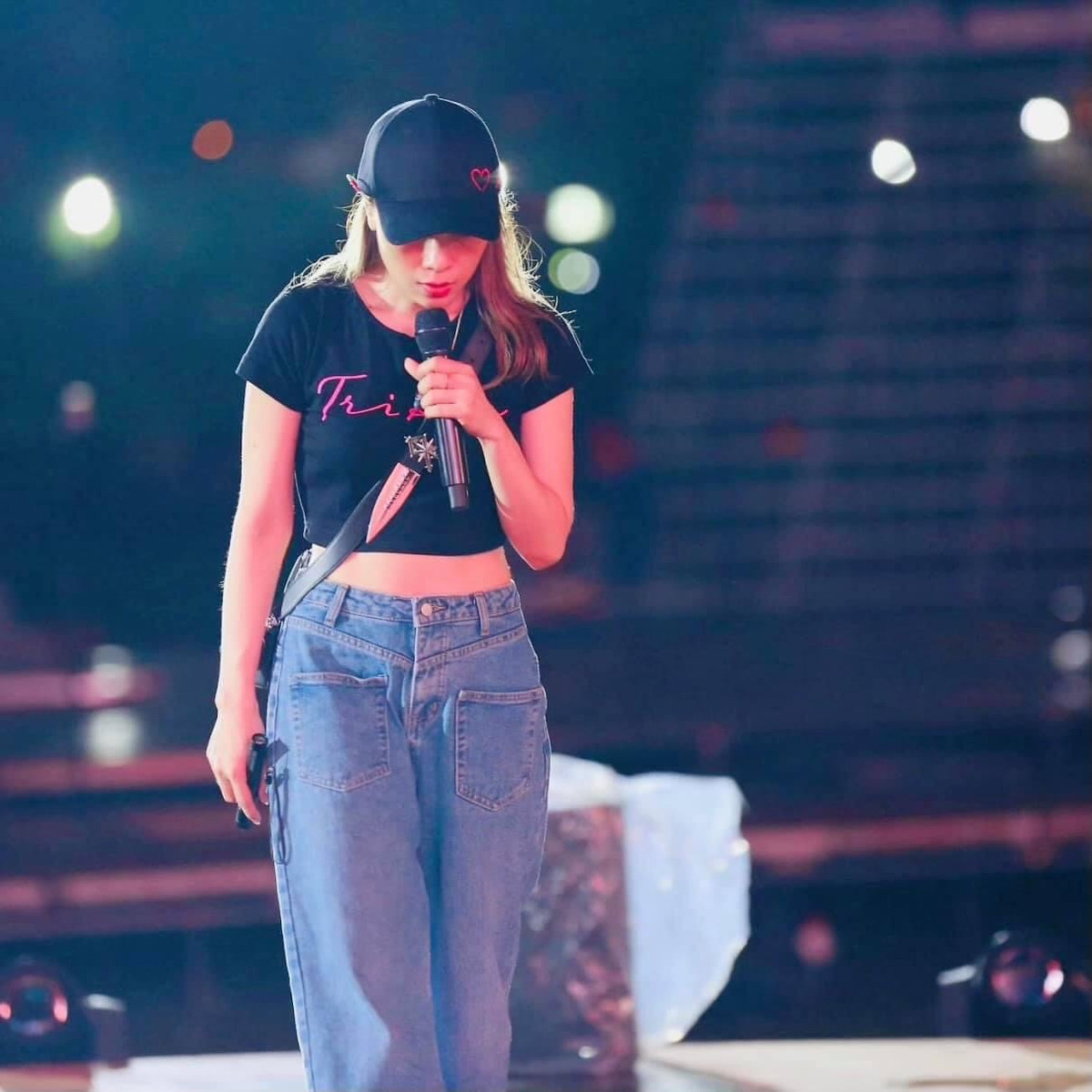 Sao Việt hôm nay 26/8: Mỹ Tâm đăng ảnh trong liveshow 'Tri âm' bày tỏ nỗi nhớ sân khấu và khán giả.