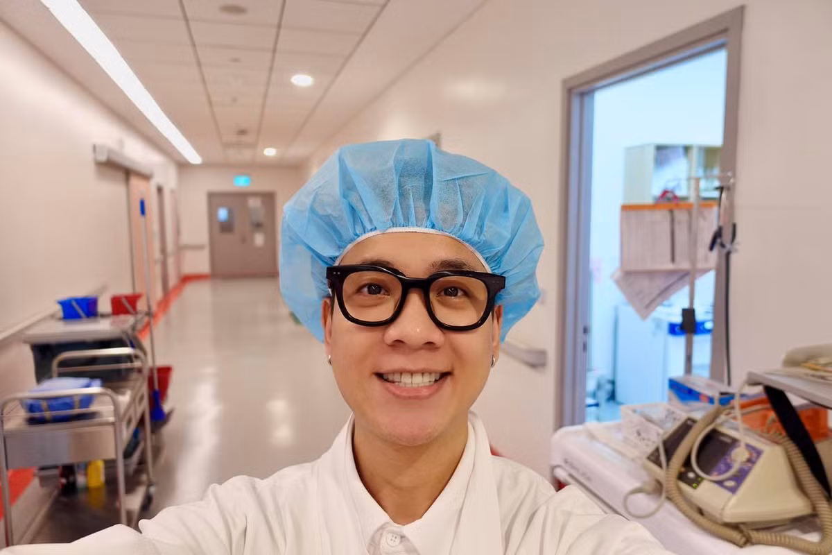 Justatee vào bệnh viện chăm vợ đẻ. 