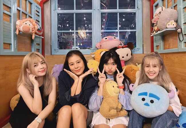 Hội bạn Dương Hoàng Yến, Nam Thư, Khánh Vân và Hậu Hoàng trở nên thân thiết hơn từ sau khi tham gia "Sao nhập ngũ".