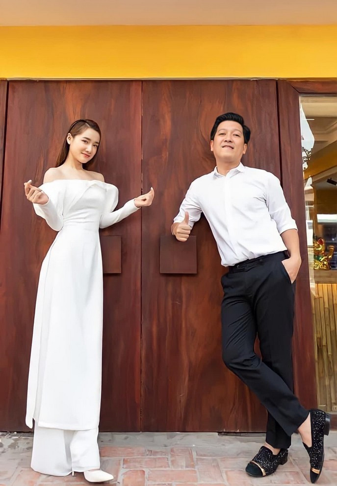 Sao Việt hôm nay 24/6: Vợ chồng Trường Giang - Nhã Phương đăng ảnh "hâm nóng" facebook.