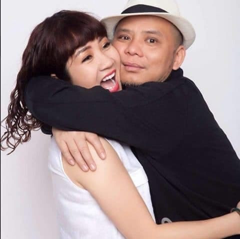 Nguyệt Hằng kỷ niệm ngày cưới với chồng: "Nhờ Facebook nhắc lại nhiều lần cái ngày chúng tớ trói nhau thế này nhé! 30/03/1996 - 30/03/2021".