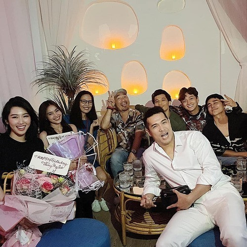 Dàn sao gồm Trương Thế Vinh, Jun Phạm, Ngô Kiến Huy, Liên Bỉnh Phát, Tiến Luật... dự sinh nhật sớm của Thúy Ngân và Ninh Dương Lan Ngọc.