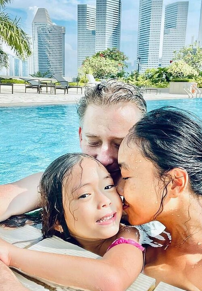 Gia đình Đoan Trang dần thích nghi tốt cuộc sống tại Singapore.