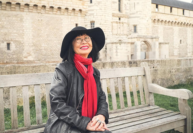 Danh ca Bạch Yến hạnh phúc đón tuổi 79 tại Pháp.