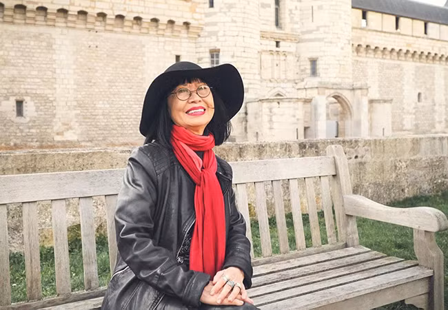 Danh ca Bạch Yến hạnh phúc đón tuổi 79 tại Pháp.