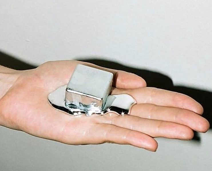  13. Thủy ngân và những thảm kịch. Nhiều công thức chế tạo thuốc trường sinh trong lịch sử sử dụng thủy ngân, dẫn đến những cái chết hoặc bệnh tật nghiêm trọng cho những người tin tưởng vào chúng. Ảnh: Pinterest.